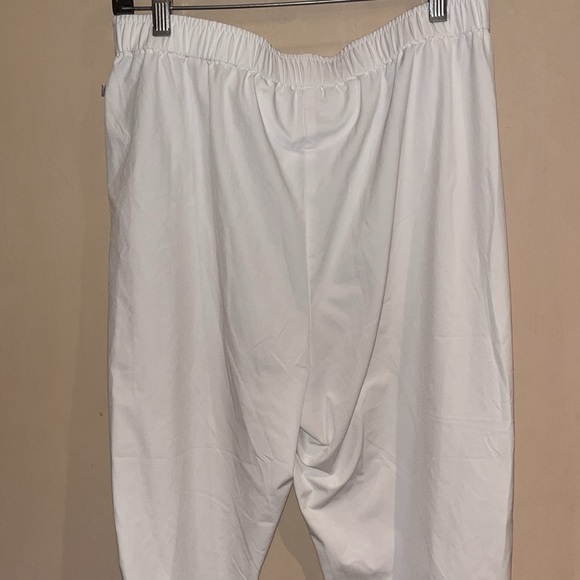 Chicos Energy capri gathered mid length pants size 2 white - Picture 5 of 6